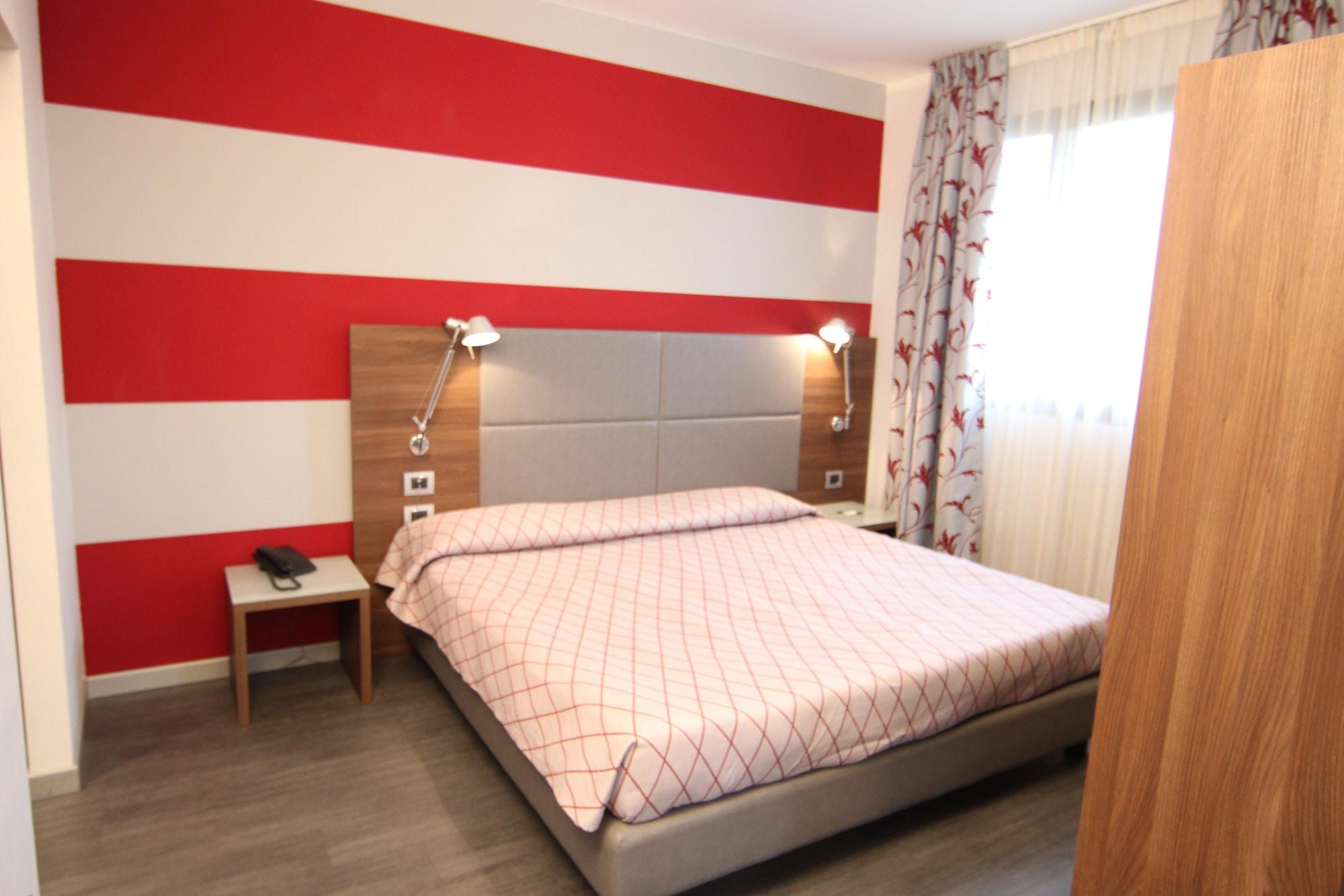 Hotel Del Parco Виджевано Экстерьер фото