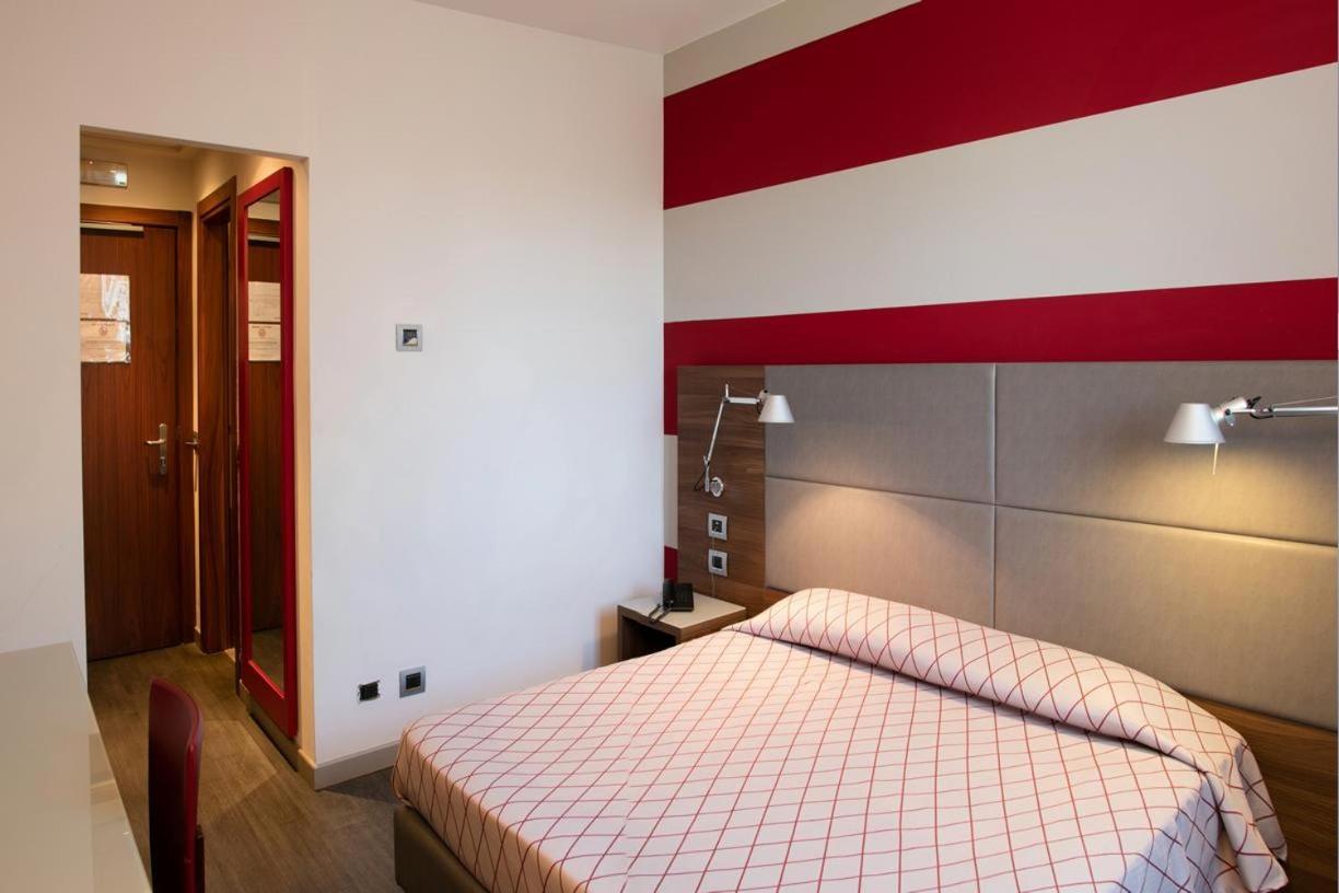 Hotel Del Parco Виджевано Экстерьер фото